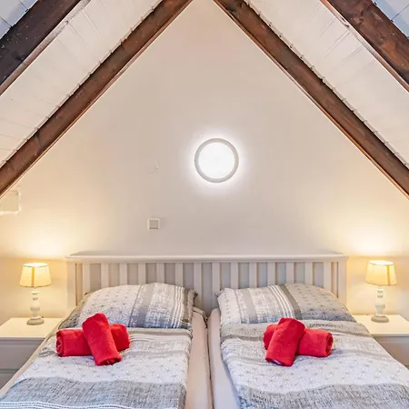 דירה Awesome In *